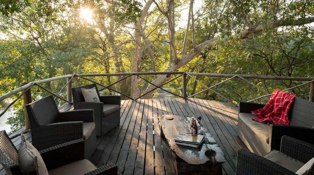 La terrasse qui domine la rivière Olifant's