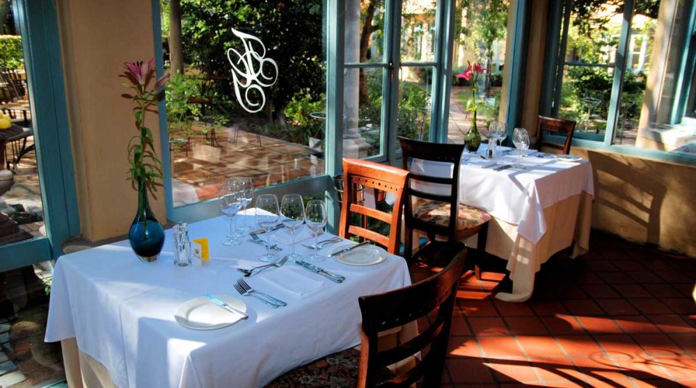 Tables donnant sur la terrasse en Afrique du Sud