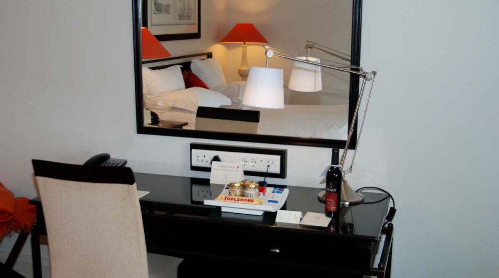 Bureau dans une chambre standard