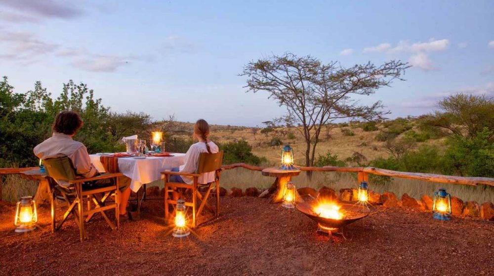 Dîner romantique à la belle étoile à Lewa