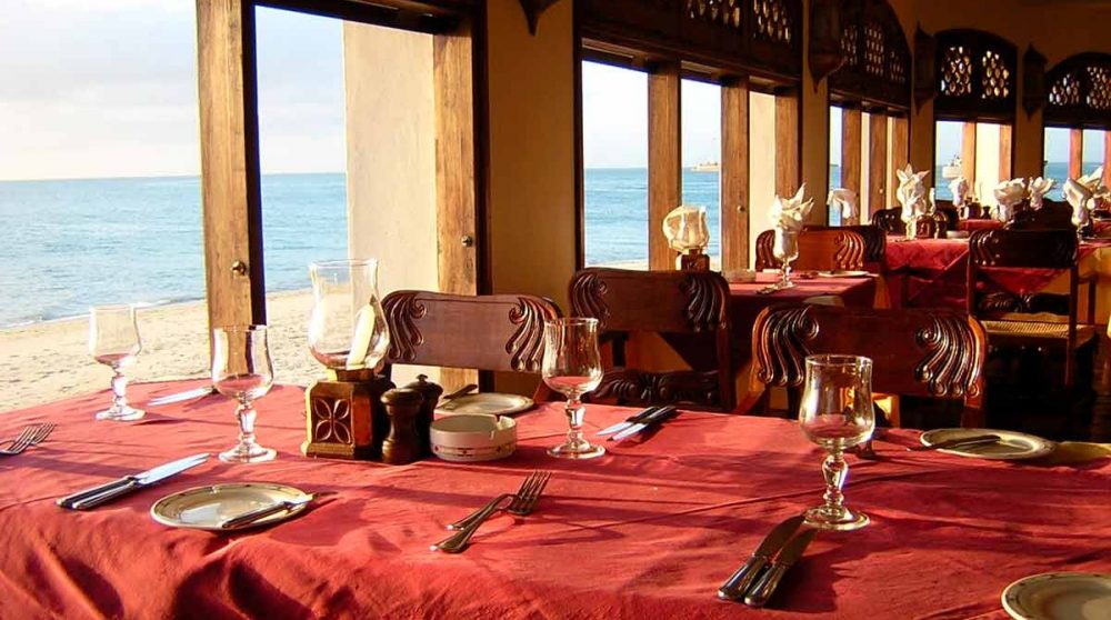 Vue sur la mer depuis le restaurant en Tanzanie