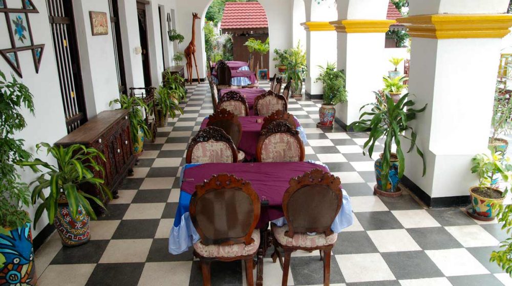 Le restaurant extérieur en Tanzanie