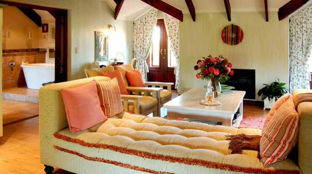 Canapé dans une chambre loft