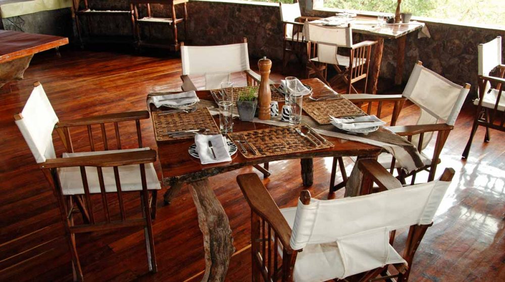 Une table pour déjeuner