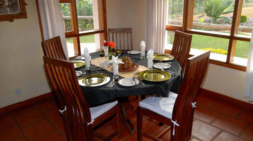 Une table pour déjeuner