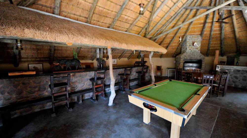 Un billard près du bar