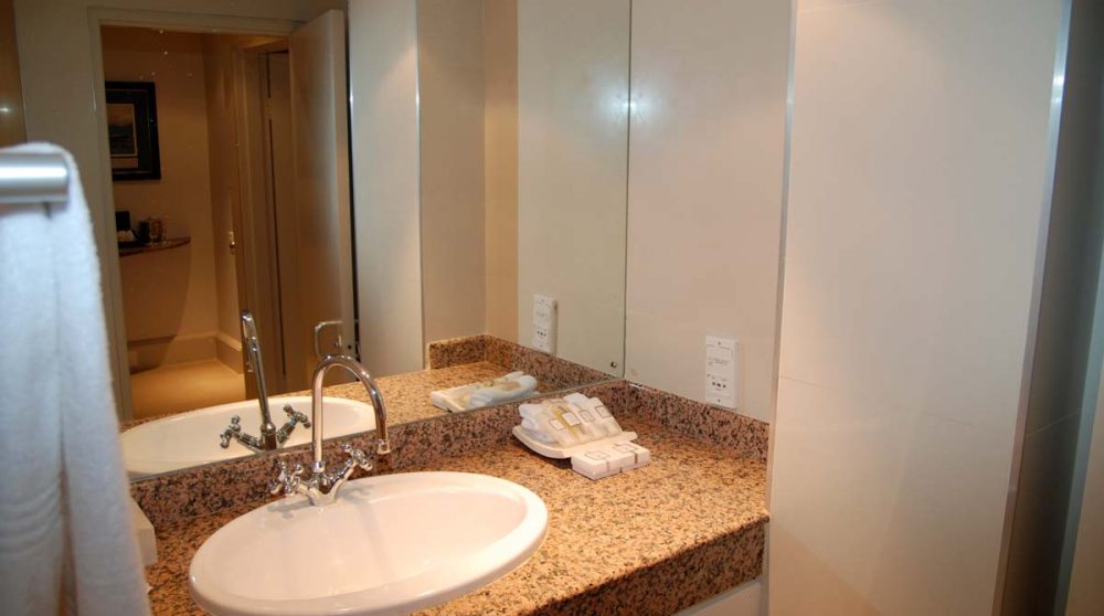 Salle de bains d'une chambre standard