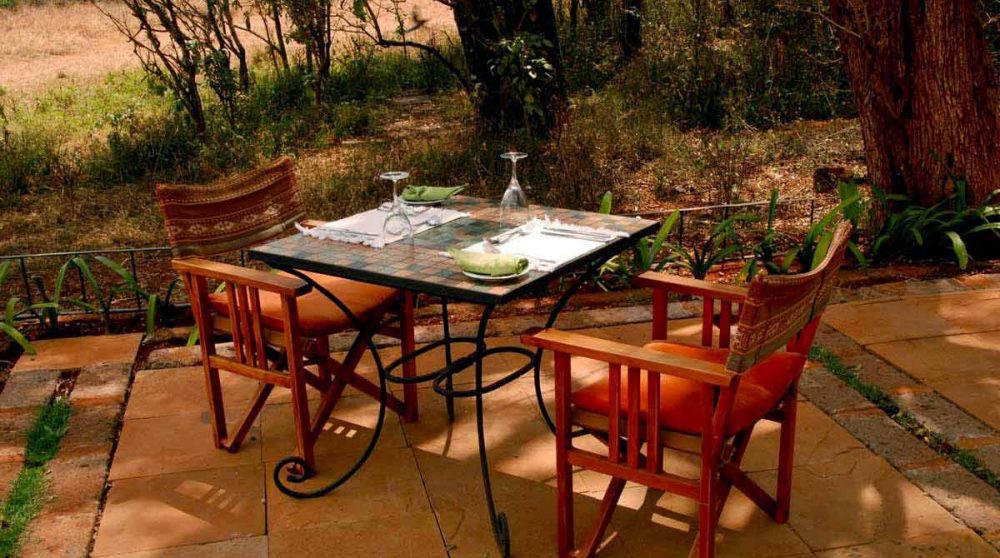 Déjeuner sur la terrasse