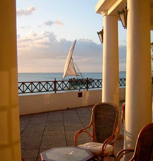 Un voilier à l'horizon