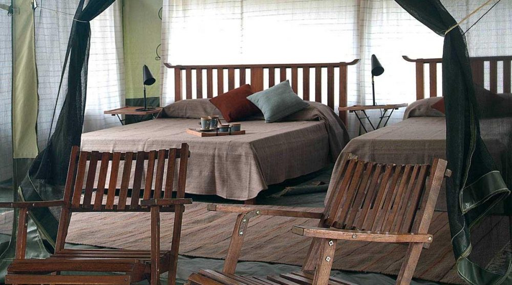 Fauteuils devant la tente au Kenya
