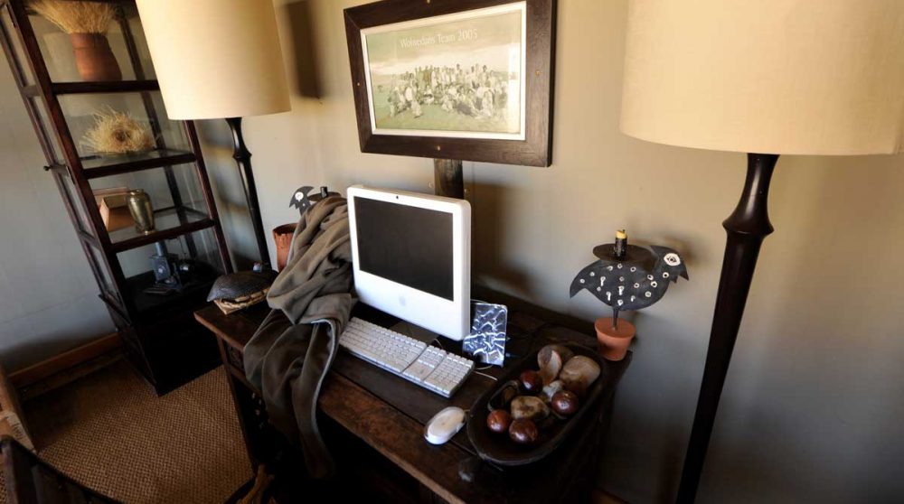 Bureau avec ordinateur