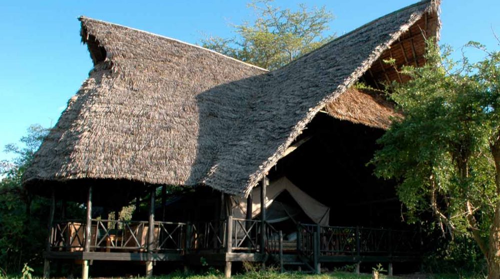 L'extérieur du camp dans la réserve de Selous