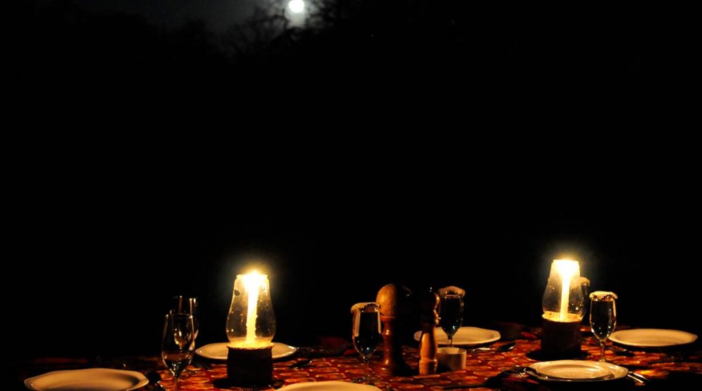 Dîner à la bougie dans le parc national de Ruaha