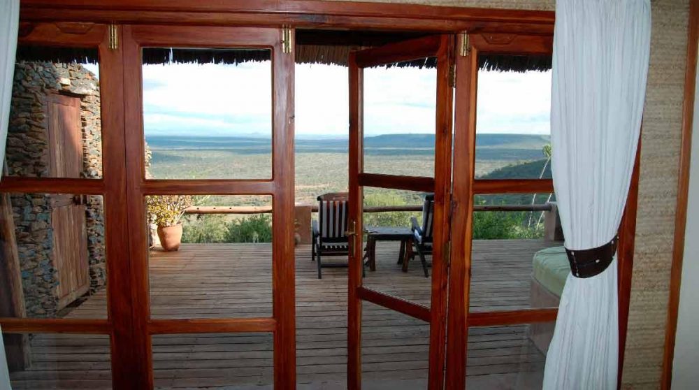 Ouverture sur la terrasse au Kenya