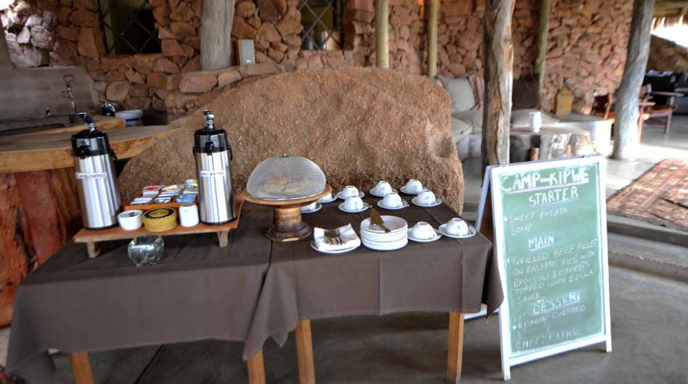 Un buffet au camp dans le Damaraland