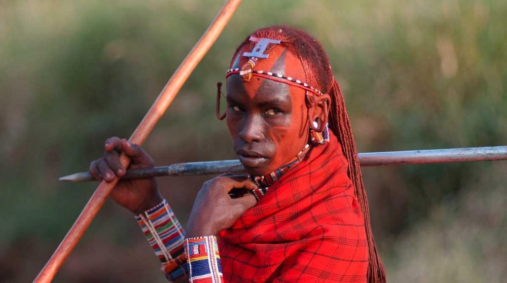 Un masai à Amboseli