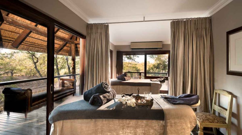 Une salle de massage du spa