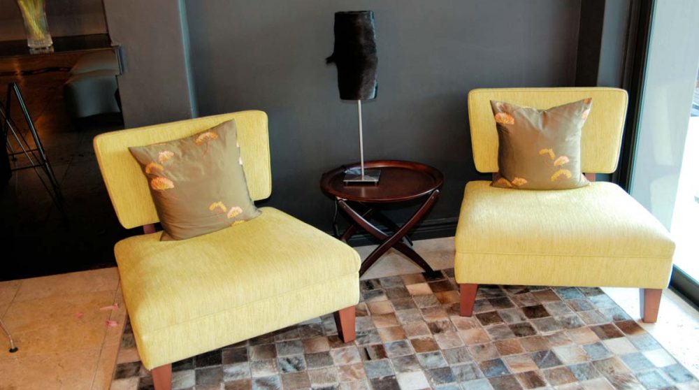 Fautueils près du bar