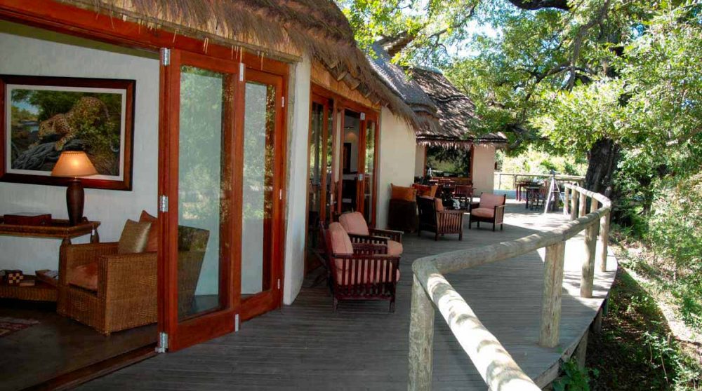 Fauteuils sur la terrasse en Afrique du Sud