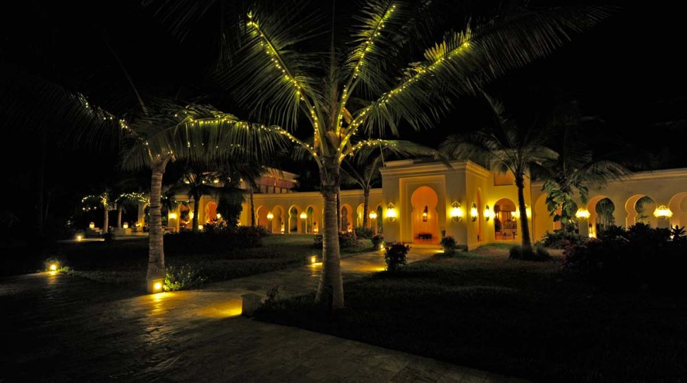 Le jardin la nuit en Tanzanie