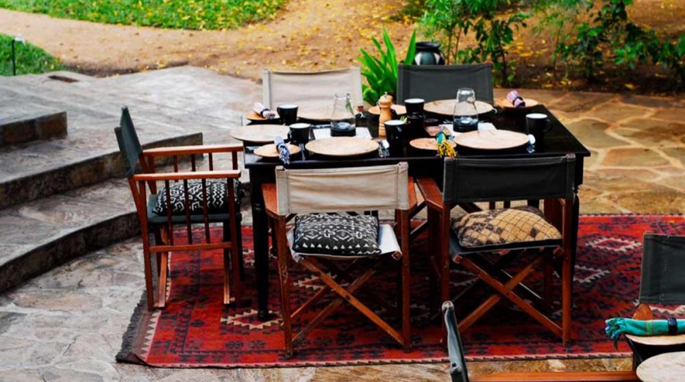 Déjeuner dans le jardin à Mombasa