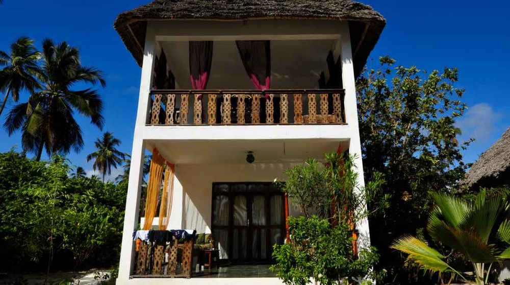 Une chambre avec balcon