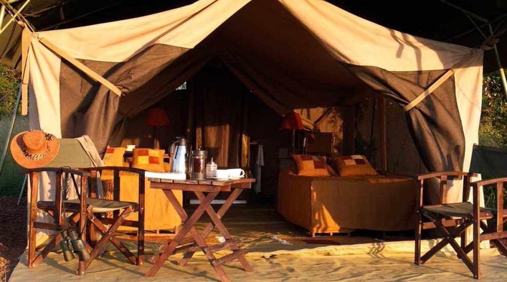 L'extérieur d'une tente