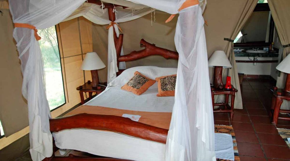 Une chambre dans une tente