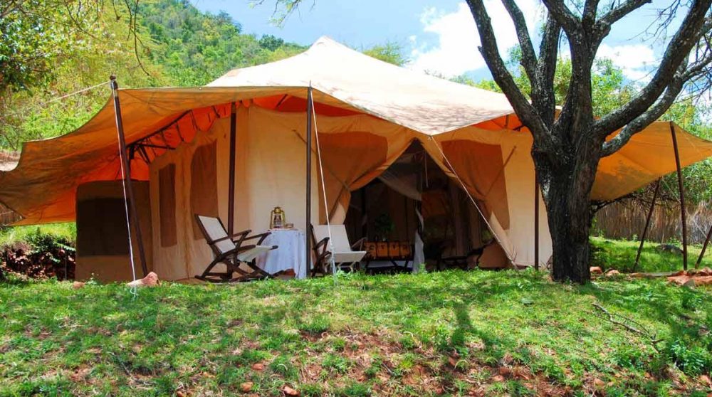 L'extérieur d'une tente au Masai Mara