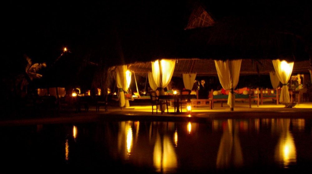 Soirée au bord de la piscine