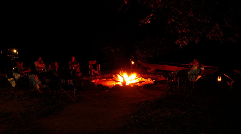 Vue nocturne du camp