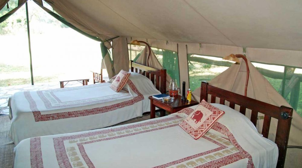 L'intérieur de l'une des tentes