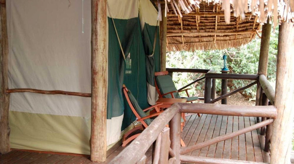 Balcon devant une tente