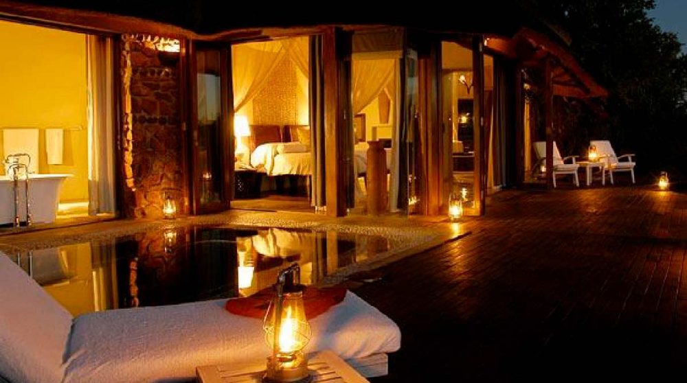 Extérieur d'une suite la nuit