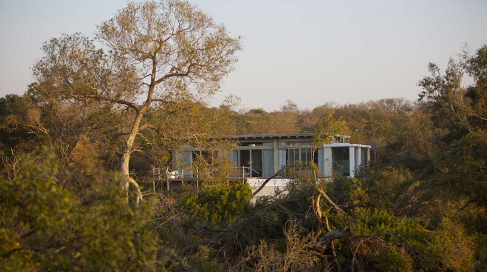 Vue éloignée d'une chambre