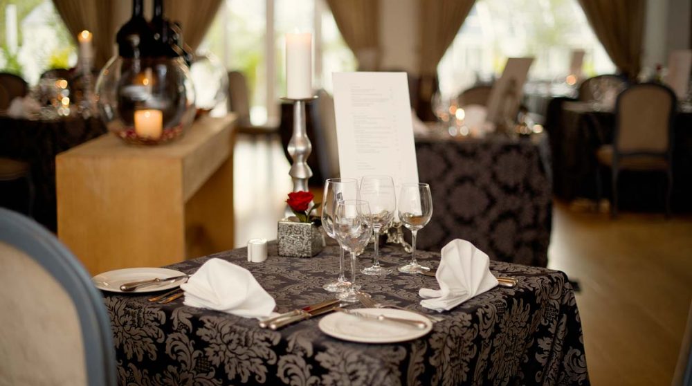 Une table pour le déjeuner