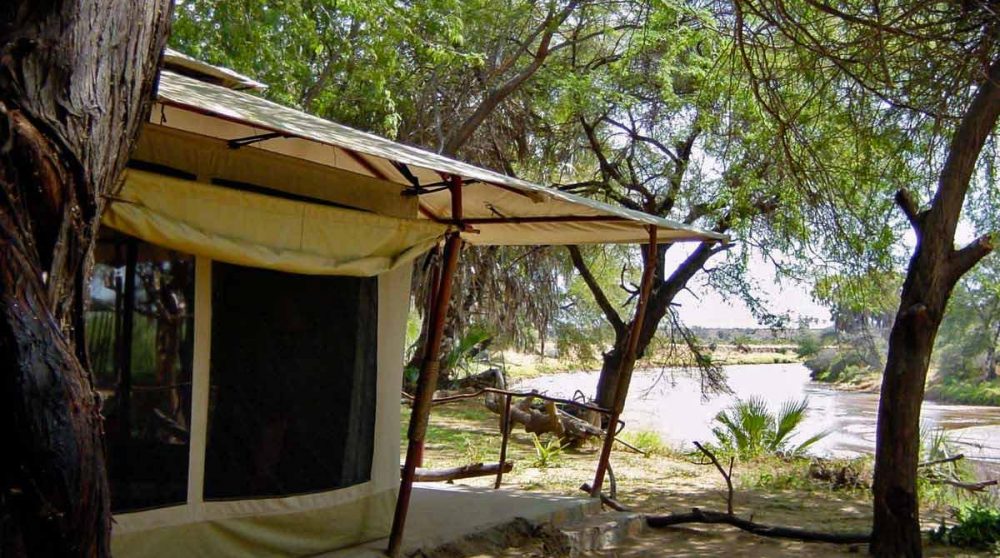 Une tente donnant sur le jardin