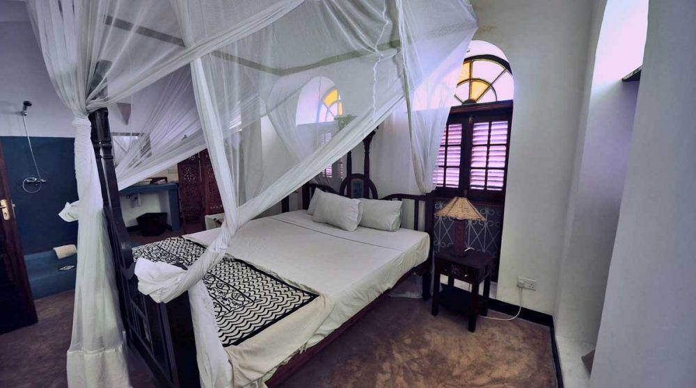 Lit dans une chambre deluxe