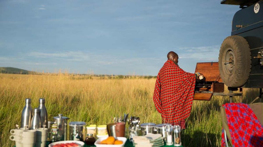 Petit-déjeuner dans la brousse le matin