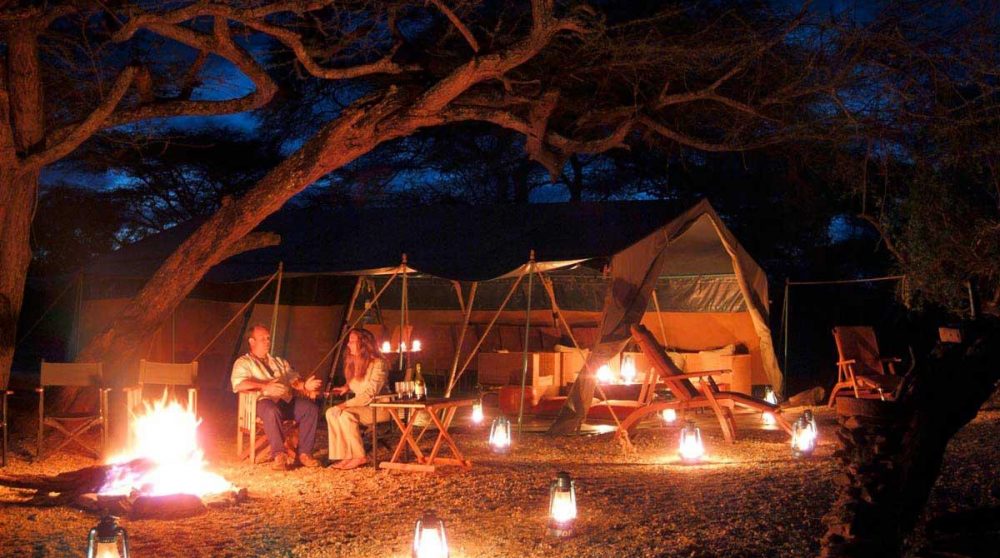 Le camp Amboseli Porini Camp éclairé de nuit