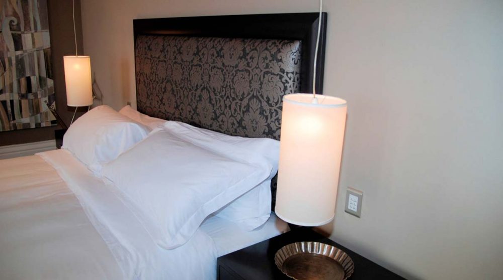 Lit dans une chambre du Dock House