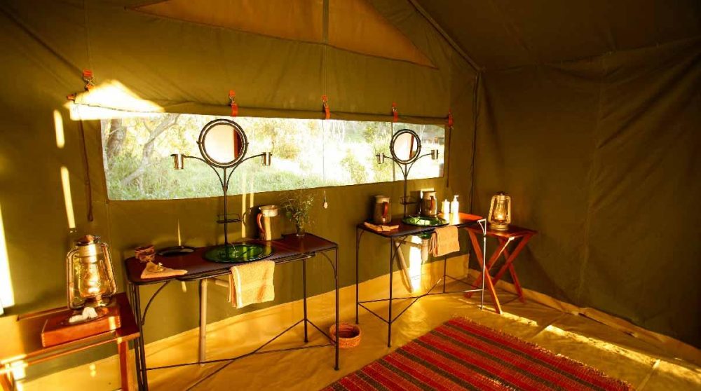 Salle de bains dans une tente à l'Elephant Pepper Camp
