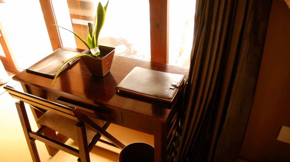 Bureau d'une chambre au Etali Safari Lodge