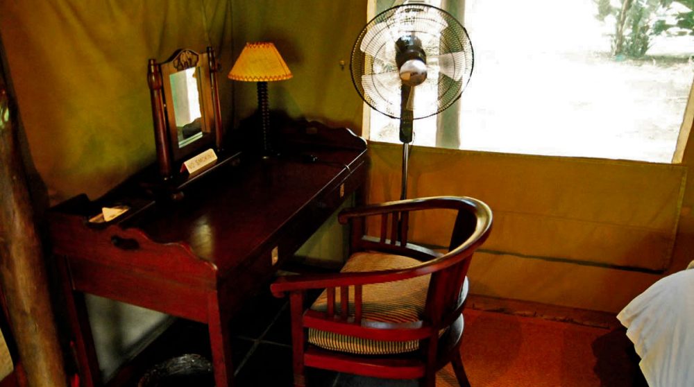 Un bureau dans une tente au Falaza