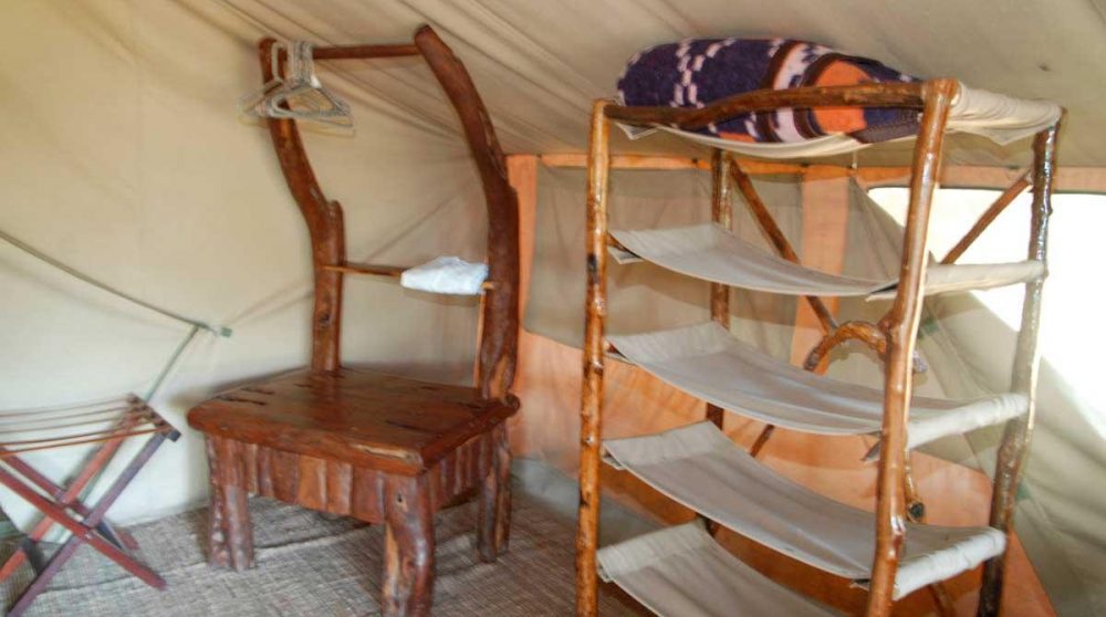 Rangements dans une tente au Governors Il Moran