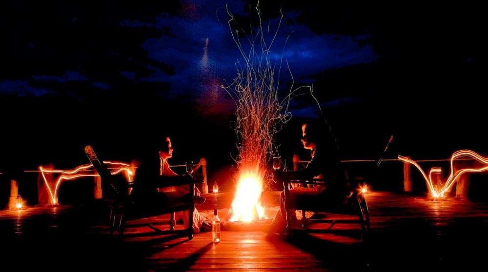 Feu la nuit au Karen Blixen Camp