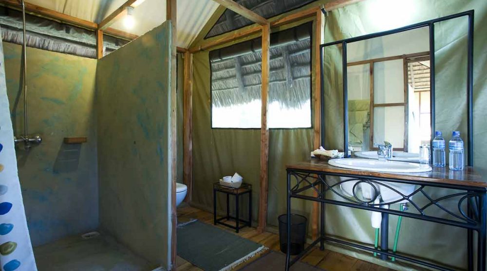 La salle de bains du Lake Burunge tented Camp