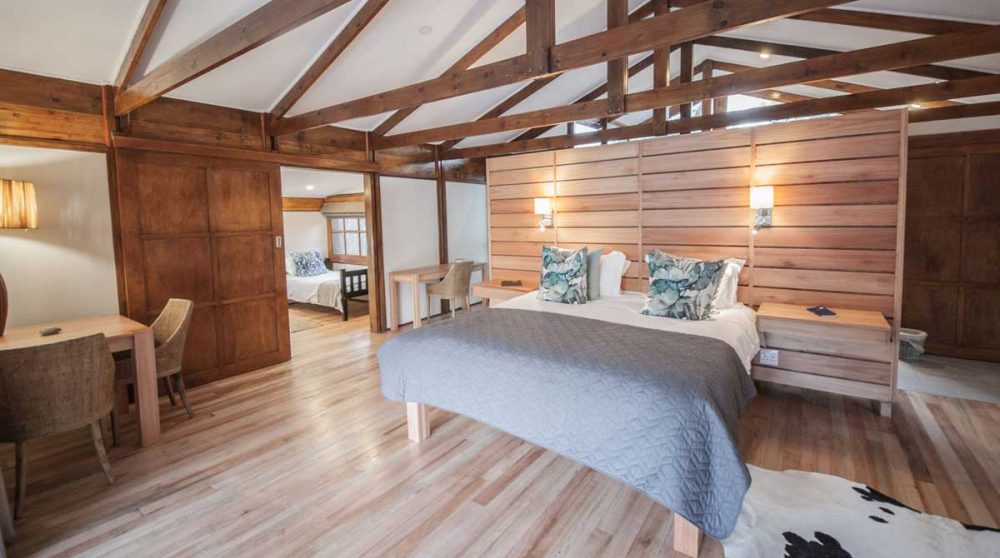 La chambre principale du Makakatana Bay Lodge