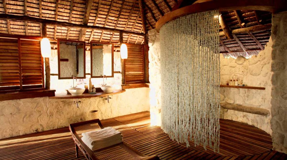 Salle de bains dans une chambre au Mnemba Island
