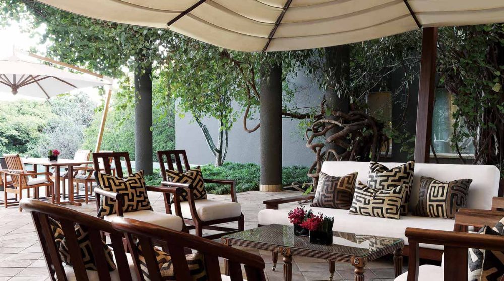 Déjeuner sur la terrasse au Saxon